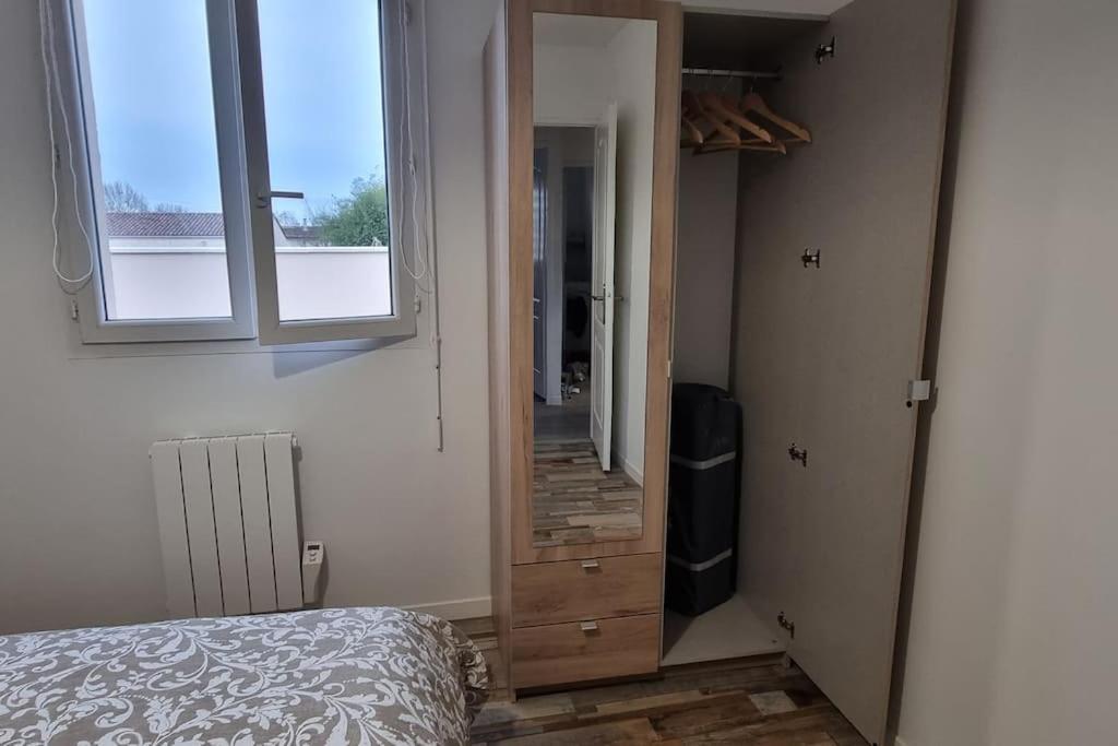 Belle Maison Climatisee Renovee Pac-Man Entre Collegues, Amis, Famille - Barbecue - Netflix - Prime - Baby Foot 50Cts Saint-Seurin-sur-l'Isle Exterior foto